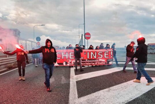 Ex-Ilva Cornigliano: riprende la protesta con corteo e presidio, paralizzata la viabilità a ponente
