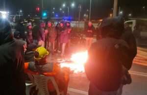 Ex Ilva Genova, il presidio non si ferma: il ponente ancora bloccato mentre i sindacati preparano lo sciopero generale Ex Ilva Genova, il presidio non si ferma: il ponente ancora bloccato mentre i sindacati preparano lo sciopero generale