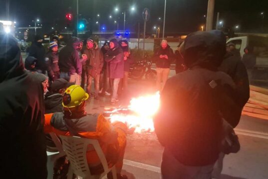 Ex Ilva Genova, il presidio non si ferma: il ponente ancora bloccato mentre i sindacati preparano lo sciopero generale Ex Ilva Genova, il presidio non si ferma: il ponente ancora bloccato mentre i sindacati preparano lo sciopero generale