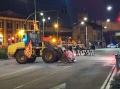 Continua il presidio dei lavoratori ex Ilva, oggi l’incontro a Roma col ministro Continua il presidio dei lavoratori ex Ilva, oggi l'incontro a Roma col ministro