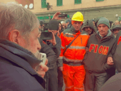 Ex Ilva, Bucci a Cornigliano dagli operai: se compratore non c’è acquisizione statale
