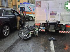 Incidente in via Montevideo a Genova, motociclista finisce contro un camion: ferito un 38enne Incidente in via Montevideo a Genova, motociclista finisce contro un camion: ferito un 38enne