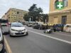 Incidente auto-moto in piazza Palermo a Genova, scooter a terra Incidente auto-moto in piazza Palermo a Genova, scooter a terra