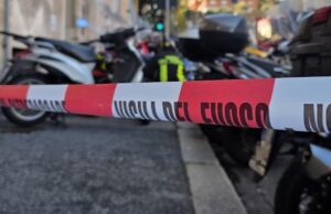 Incidente in Albaro, auto si cappotta in via Gobetti: traffico in tilt vicino alla caserma Incidente in Albaro, auto si cappotta in via Gobetti: traffico in tilt vicino alla caserma