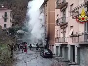 Incendio in un box a Ronco Scrivia: un morto e tre intossicati, evacuata una palazzina Incendio in un box a Ronco Scrivia: un morto e tre intossicati, evacuata una palazzina