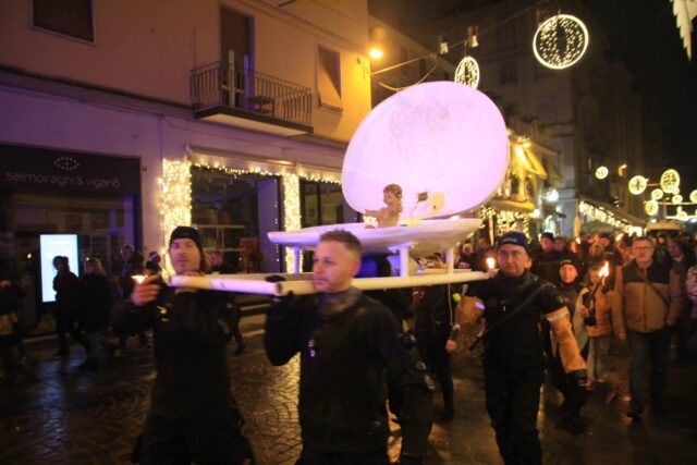 La Spezia, Natale Subacqueo 2025: Gesù Bambino emerge dalle acque