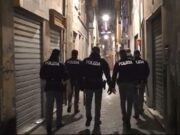 Genova, controlli straordinari della Polizia nel centro storico: tre persone denunciate Genova, controlli straordinari della Polizia nel centro storico: tre persone denunciate