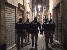 Genova, controlli straordinari della Polizia nel centro storico: tre persone denunciate Genova, controlli straordinari della Polizia nel centro storico: tre persone denunciate