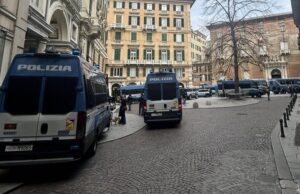 Ex Ilva, rischio scontri: 20 blindati Polizia in via Roma. E Fiom attacca Urso