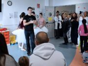 Roberto Bolle porta la magia della danza ai bambini del Gaslini nella Giornata internazionale delle persone con disabilità Roberto Bolle porta la magia della danza ai bambini del Gaslini nella Giornata internazionale delle persone con disabilità
