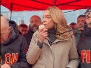 Ex Ilva, la sindaca Silvia Salis ai lavoratori: «Siamo con voi, ma protesta deve restare non violenta» Ex Ilva, la sindaca Silvia Salis ai lavoratori: «Siamo con voi, ma protesta deve restare non violenta»