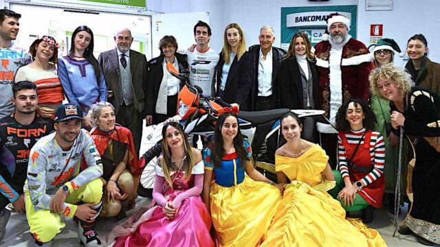 La sindaca Silvia Salis al Gaslini per gli auguri di Natale: visita ai bambini, alle famiglie e al personale sanitario