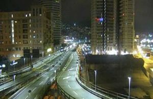 Cinghiali sulla Sopraelevata di Genova: strada chiusa e intervento della polizia locale Cinghiali sulla Sopraelevata di Genova: strada chiusa e intervento della polizia locale