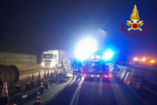 Incidente sulla A26 tra Ovada e Masone: due feriti liberati dai Vigili del Fuoco Incidente sulla A26 tra Ovada e Masone: due feriti liberati dai Vigili del Fuoco