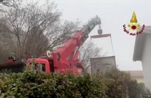 Busalla, rimosso autoarticolato bloccato a Salvarezza: intervento dei Vigili del Fuoco con autogrù Busalla, rimosso autoarticolato bloccato a Salvarezza: intervento dei Vigili del Fuoco con autogrù