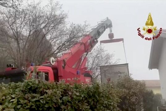 Busalla, rimosso autoarticolato bloccato a Salvarezza: intervento dei Vigili del Fuoco con autogrù Busalla, rimosso autoarticolato bloccato a Salvarezza: intervento dei Vigili del Fuoco con autogrù