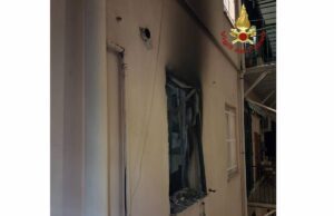 Incendio in un appartamento di via Bobbio a Genova: intervento rapido dei Vigili del Fuoco Incendio in un appartamento di via Bobbio a Genova: intervento rapido dei Vigili del Fuoco