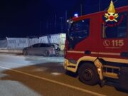 Voltri, incendio auto in via Don Giovanni Verità: intervento dei Vigili del Fuoco Voltri, incendio auto in via Don Giovanni Verità: intervento dei Vigili del Fuoco