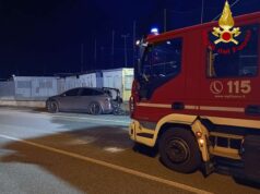 Voltri, incendio auto in via Don Giovanni Verità: intervento dei Vigili del Fuoco Voltri, incendio auto in via Don Giovanni Verità: intervento dei Vigili del Fuoco