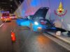 A26, incidente per Porsche 911 in galleria: l’intervento dei Vigili del Fuoco A26, incidente per Porsche 911 in galleria: l’intervento dei Vigili del Fuoco