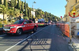 Incidente stradale ad Alassio: tre auto coinvolte e due feriti, intervento dei Vigili del Fuoco Incidente stradale ad Alassio: tre auto coinvolte e due feriti, intervento dei Vigili del Fuoco