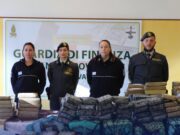 Maxi sequestro di cocaina al porto di Genova: oltre 2 tonnellate intercettate Maxi sequestro di cocaina al porto di Genova: oltre 2 tonnellate intercettate