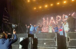 Capodanno a Genova: oltre 30mila in piazza della Vittoria per i Pinguini Tattici Nucleari Capodanno a Genova: oltre 30mila in piazza della Vittoria per i Pinguini Tattici Nucleari