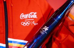 La Fiamma Olimpica Milano Cortina 2026 fa tappa a Genova La Fiamma Olimpica Milano Cortina 2026 fa tappa a Genova