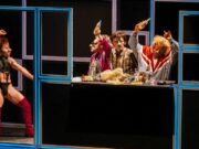 Finale dei Familie Floz rompe la quarta parete portando il pubblico sul palco Finale dei Familie Floz rompe la quarta parete portando il pubblico sul palco