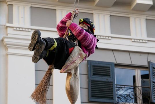 Befana 2026 a Genova, piazza Matteotti in festa tra musica e dolci per i bambini Befana 2026 a Genova, piazza Matteotti in festa tra musica e dolci per i bambini
