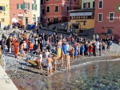 Cimento invernale a Boccadasse, tuffo solidale per la Croce Bianca Cimento invernale a Boccadasse, tuffo solidale per la Croce Bianca