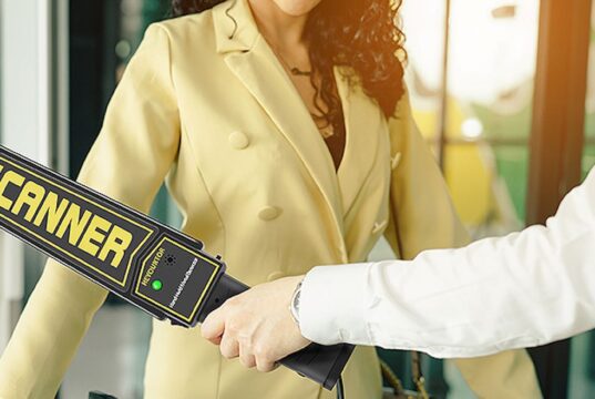 Scuole La Spezia, deciso l’impiego di metal detector portatili Scuole La Spezia, deciso l’impiego di metal detector portatili