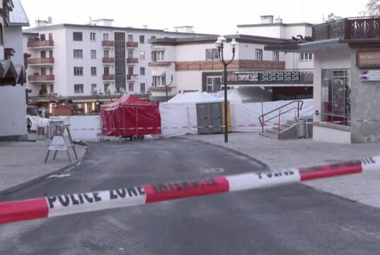 Minuto di silenzio nelle scuole italiane per le vittime dell’incendio di Crans-Montana Minuto di silenzio nelle scuole italiane per le vittime dell’incendio di Crans-Montana