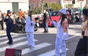 Fiaccola olimpica a La Spezia e Riomaggiore: folla lungo il percorso Fiaccola olimpica a La Spezia e Riomaggiore: folla lungo il percorso