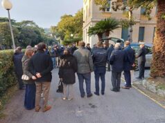 Crans-Montana, arrivato a Genova il feretro di Emanuele Galeppini: il saluto delle istituzioni al San Martino Crans-Montana, arrivato a Genova il feretro di Emanuele Galeppini: il saluto delle istituzioni al San Martino