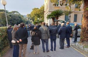 Crans-Montana, arrivato a Genova il feretro di Emanuele Galeppini: il saluto delle istituzioni al San Martino Crans-Montana, arrivato a Genova il feretro di Emanuele Galeppini: il saluto delle istituzioni al San Martino