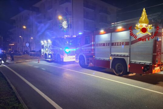 Fumo da un’abitazione a Ferrada di Moconesi, intervento dei vigili del fuoco in viale De Gasperi Fumo da un’abitazione a Ferrada di Moconesi, intervento dei vigili del fuoco in viale De Gasperi