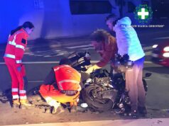 Incidente tra scooter e ciclomotore in piazza Leopardi a Genova: due feriti in codice rosso Incidente tra scooter e ciclomotore in piazza Leopardi a Genova: due feriti in codice rosso