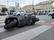 Incidente auto-scooter in via Diaz a Genova, un ferito in codice giallo Incidente auto-scooter in via Diaz a Genova, un ferito in codice giallo