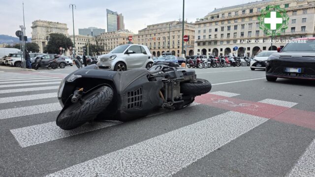 incidente via diaz 1 Incidente auto-scooter in via Diaz a Genova, un ferito in codice giallo