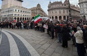 Make Iran Great Again, centinaia in piazza contro regime ayatollah: guardie islamiche terroristi