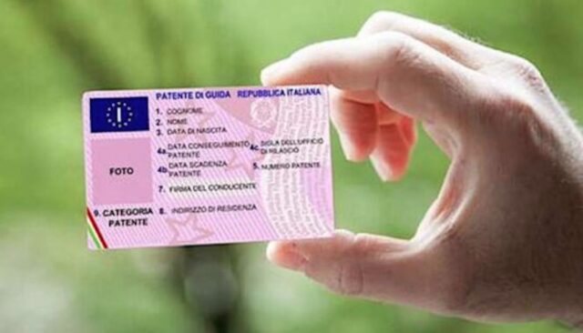 Patente, sospensione breve per chi scende sotto i 20 punti