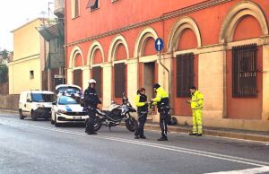 Pedone investito a Sestri Ponente, traffico rallentato Pedone investito a Sestri Ponente, traffico rallentato