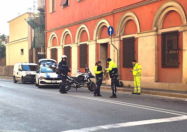 Pedone investito a Sestri Ponente, traffico rallentato