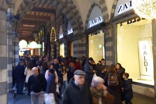 Saldi invernali 2026 a Genova e in Liguria: al via gli sconti, spesa media e regole per acquistare in sicurezza Saldi invernali 2026 a Genova e in Liguria: al via gli sconti, spesa media e regole per acquistare in sicurezza