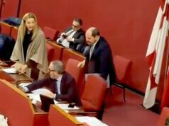 Salis condanna l’episodio in aula: Limiti superati Salis condanna l’episodio in aula: Limiti superati