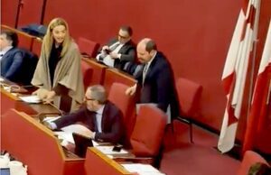 Salis condanna l’episodio in aula: Limiti superati Salis condanna l’episodio in aula: Limiti superati