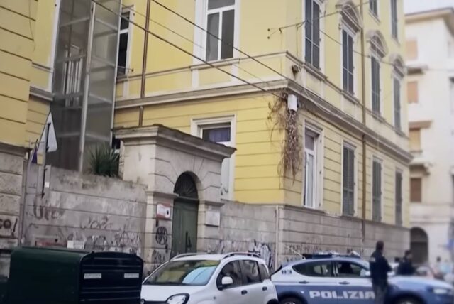 La Spezia, pochi studenti al rientro dopo l’omicidio a scuola