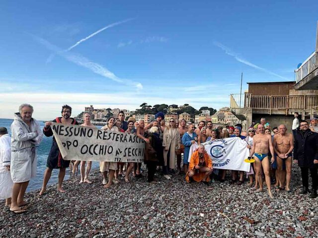 36° Cimento dell’Epifania a Sturla: tuffi nel mare d’inverno e tradizione che resiste al freddo