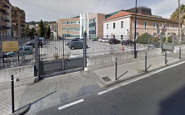 Calzini Puma falsi a Ventimiglia: maxi sequestro e denunce